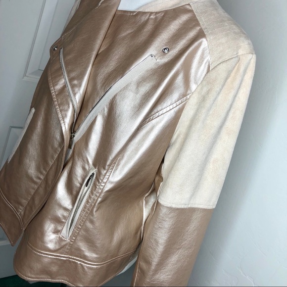 🌵Chico’s Gold Assymetric Zip Mixed Media Jacket - Picture 4 of 8